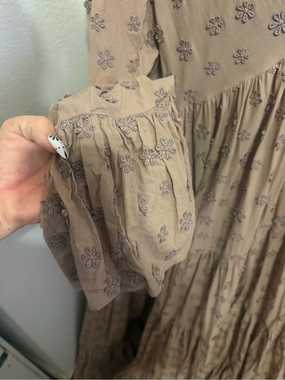 Dodo Bar Or Floral Appliqué Tan trumpet sleeve Maxi Dress - Size L - Picture 4 of 10